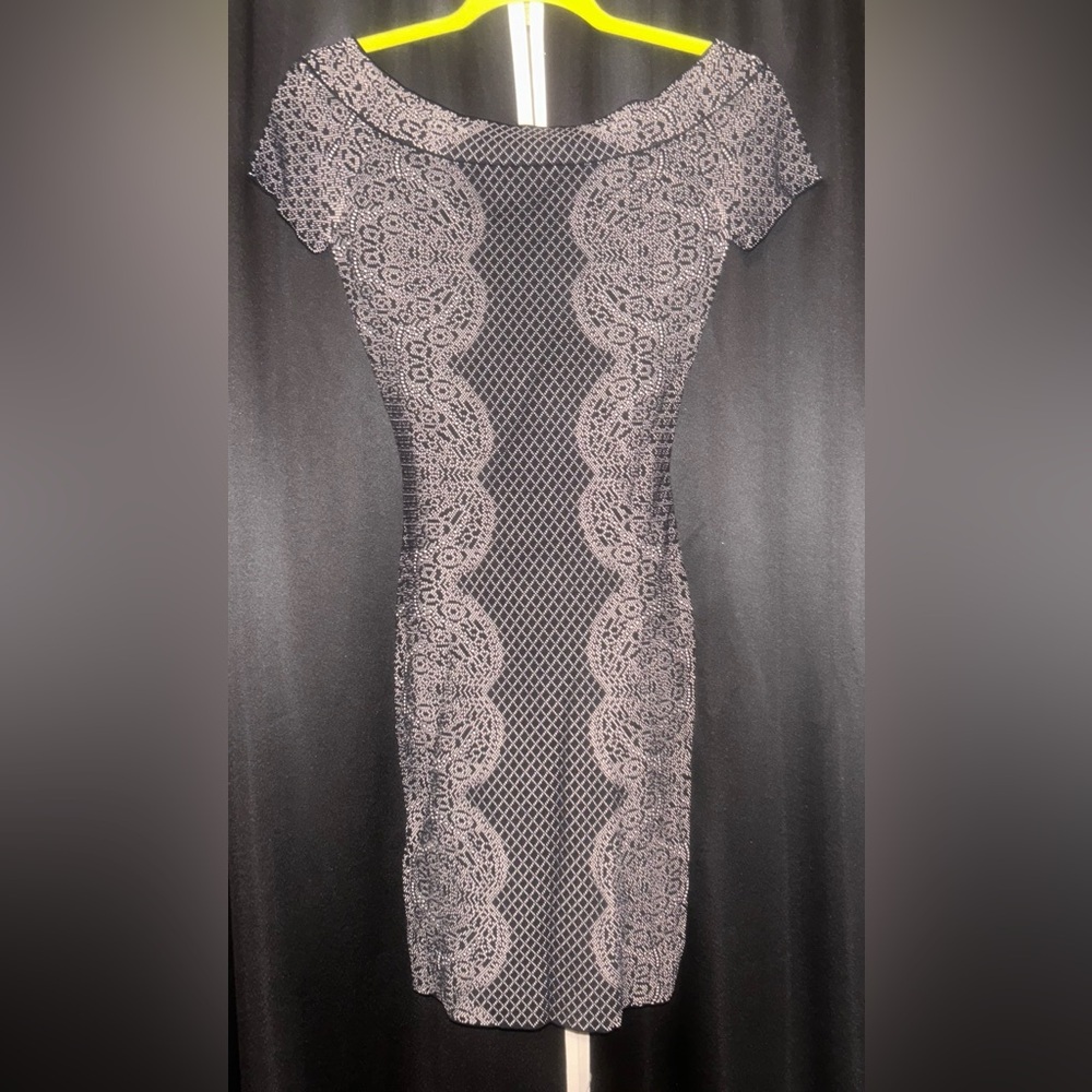 BCBGMaxAzria Black and White Cap Sleeve Dress - Picture 4 of 16